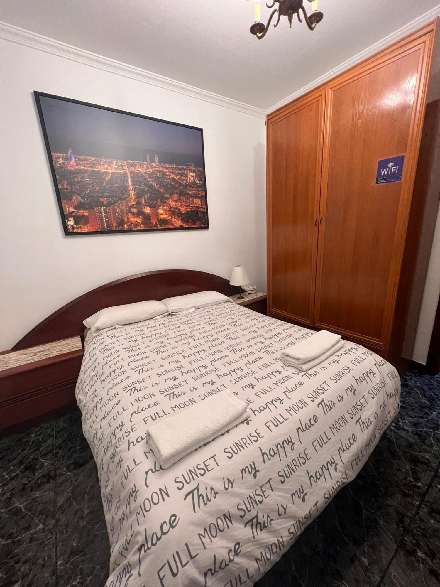 Room Familiar Sants Barcelona Ngoại thất bức ảnh