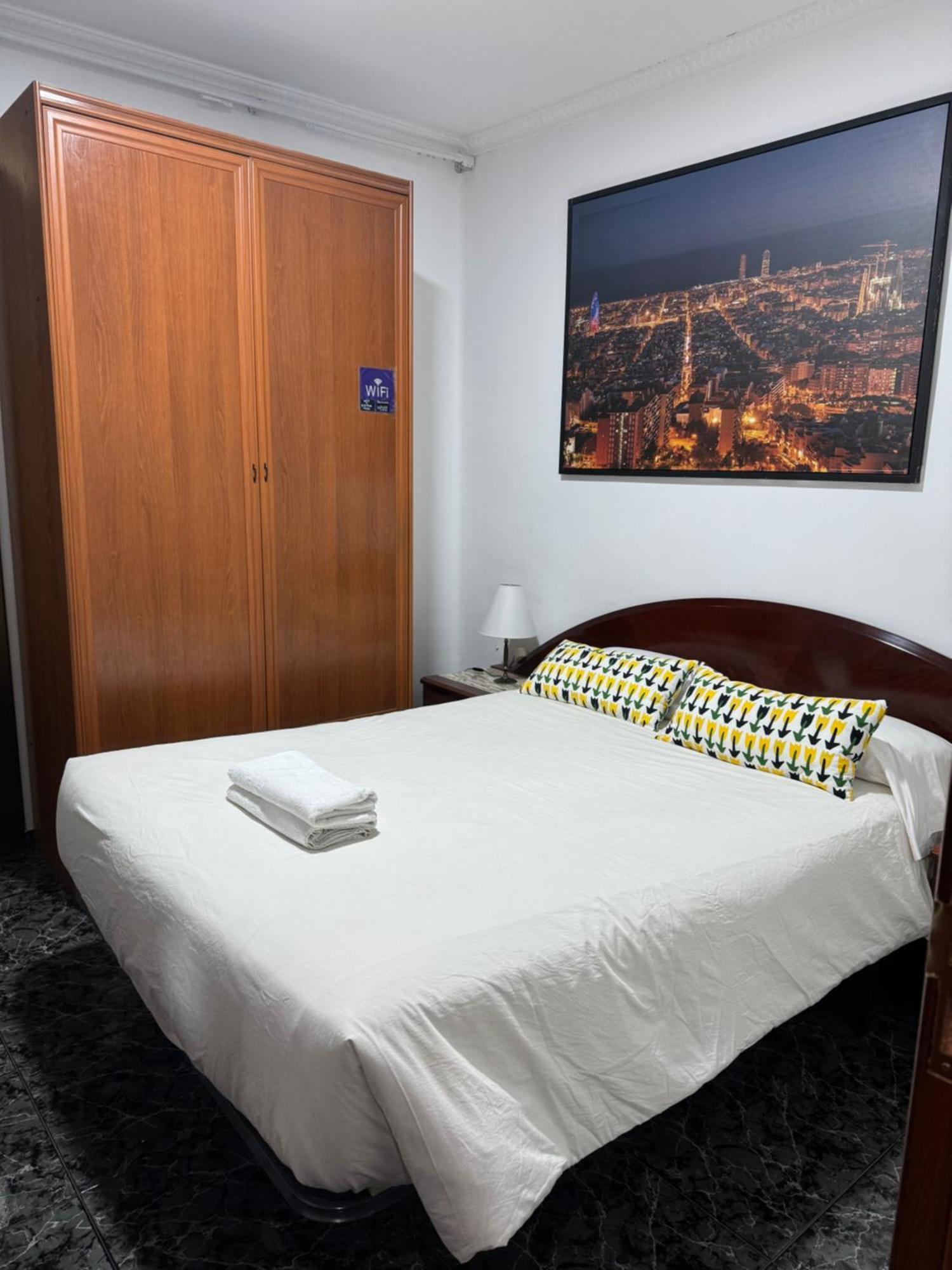 Room Familiar Sants Barcelona Ngoại thất bức ảnh